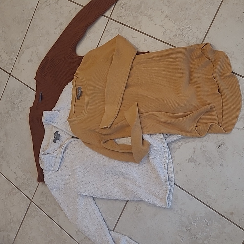 Closing sale Natural reflections sweater bundle